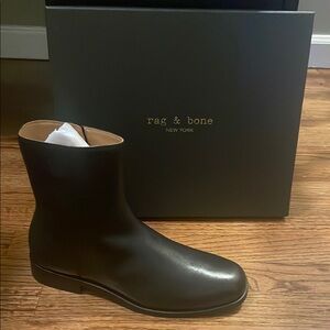 rag & bone Black Boots with Minimalist Design and Rounded Toe